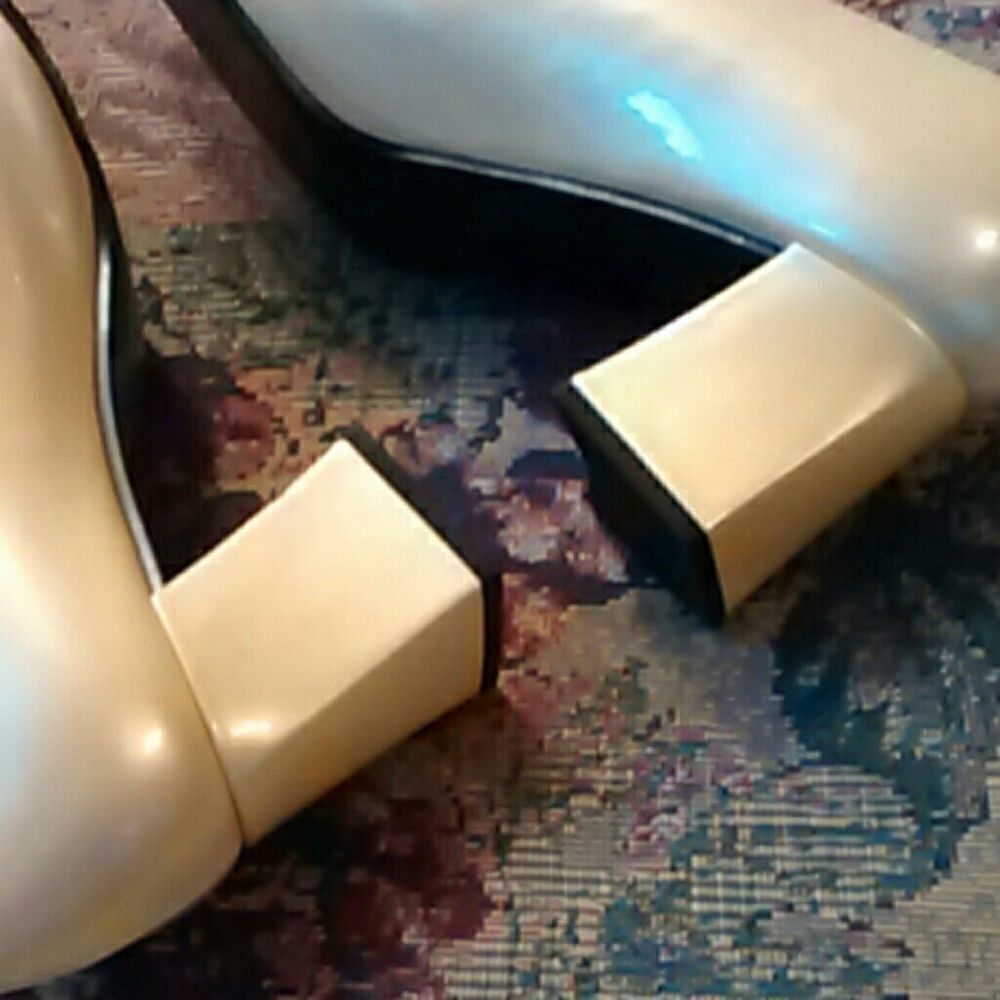 Stuart Weitzman Heels - Picture 5 of 6